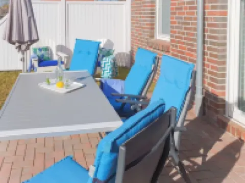 Modern, spacious, comfort apartment on the ground floor for four people and a baby. Hotels in Greetsiel