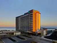 Embassy Suites by Hilton Virginia Beach Oceanfront Resort Отели рядом с достопримечательностью «Пляж Сандбридж»