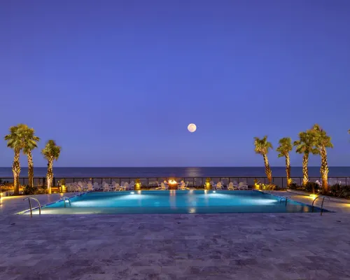 Embassy Suites by Hilton Virginia Beach Oceanfront Resort Отели рядом с достопримечательностью «Пляж Сандбридж»