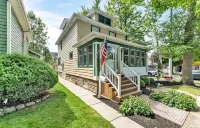 Charming River Front Cottage Retreat