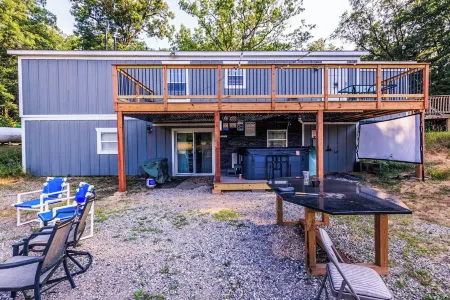 Private Hot Tub Retreat with "Movie Theatre"  - Fox Lodge by Janix Escapes