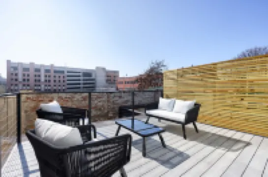 Deluxe Downtown Lancaster 3BD - Rooftop & Parking