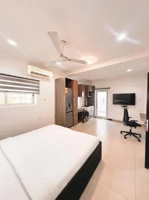 Golden Crystal Hotel