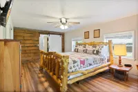 Charming Cabin with Fire Pit and Walking Trails - Inviting Family Retreat