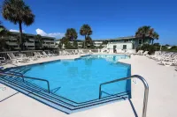 Breathtaking Ocean-view Condo with Pool, Fishing Pier 棕櫚島住宿飯店