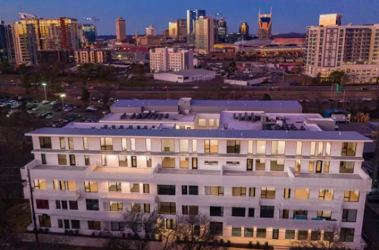 Upscale Cozy Nashville Condo * Pool, Patio, Parking