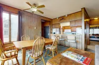 Sugar Mountain villa w/mountain & valley views, wood fireplace & close to trails Hotels in Avery County