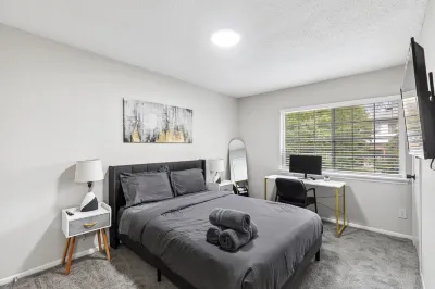 Charming 2BR Duplex 15 Min to BHM!