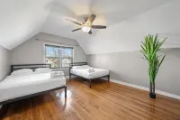 Expansive Living Space and High-Speed Wi-Fi - Cozy Urban Escape