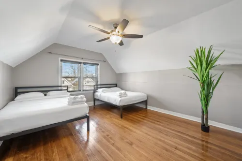 Grand Home 24 Bed Near New NYC Hotels in Bayonne