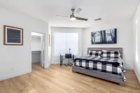 Beautiful Interior and Backyard Oasis - Charming Luxury Escape