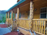 Private Wooded Nature and Jacuzzi Tub - Charming Log Cabin Hotels in Glendale