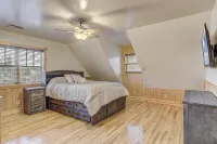 Gorgeous Cabin w/direct trail access for hiking & off roading!