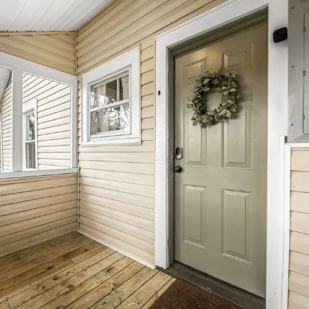 Cozy Cottage newly renovated near DWNTN & MTSU