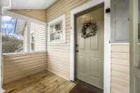 Cozy Cottage newly renovated near DWNTN & MTSU