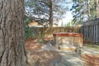 Hot Tub // Fenced Yard // AC // Pet-Friendly in Best Neighborhood in Bend