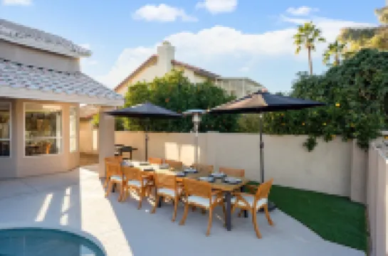 Lakeside Access and Heated Spa - Spacious Tranquil Retreat