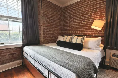 1st Floor Industrial Studio - Walk to DT Hotels in Knox County