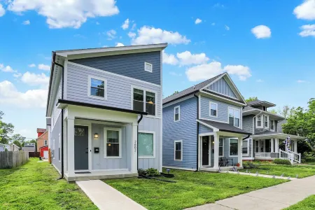 Modern & Spacious Downtown Master Suite Palace!