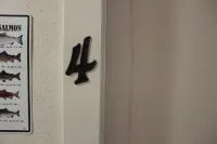 Charming Historical lodge across from Umpqua river