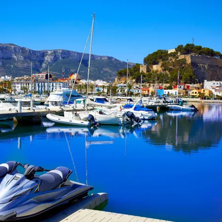 Private pool, garden, barbecue and beach nearby