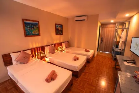 Pink Hotel Отели рядом с достопримечательностью «Cửa hàng phụ kiện thời trang BG»