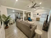 Charming Beach Cottage just steps away from Beautiful Clearwater Beach!!