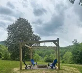 Nestled in the Mountains near Dry Falls! Easy access!