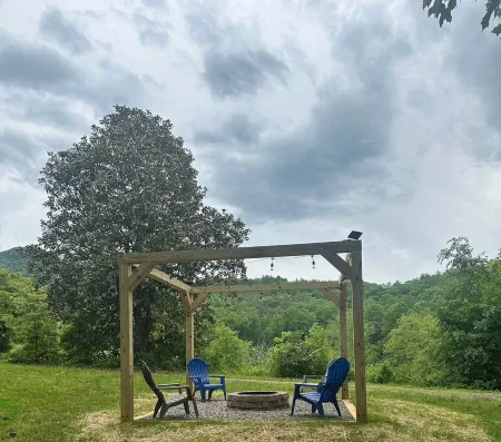 Nestled in the Mountains near Dry Falls! Easy access! Отели в г. Эллиджей