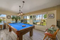 Riverfront Beach Resort Home+Casita & Bar on River