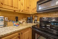 Hot Tub and Arcade Games with Seasonal Pool Access - Charming Retreat