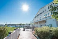 Lakeside Deck and Continental Breakfast - Serene Cozy Retreat Hotel a White River Township