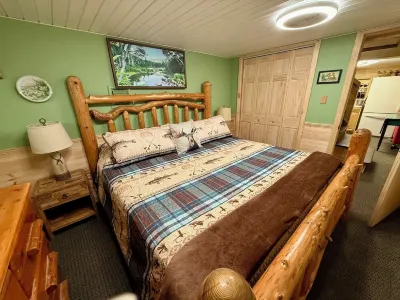 Beautiful 6 Bedroom Cabin on 1100 Acre Lake in Fryeburg Maine