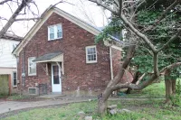 Charming Modern Retreat Near Downtown Jeffersonville & Bob Hedge Park Hotels near Jeffersonville Christian Church