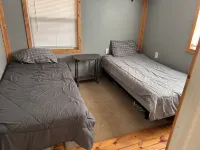 Secluded 2 bedroom cabin near Lake Jackson.