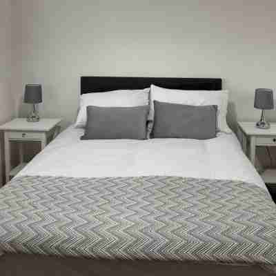 Apt Sleeps5-Parkg-Netflix-Near City Centre Etihad Rooms