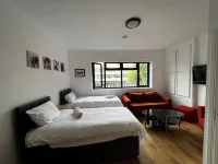 ذا بارينجتون هوتل Hotels near Little Waitrose At Shell Stirling Corner