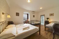 Penzion Zámek Lešany Hotels in Netvorice