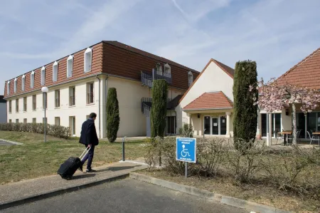 L'Epi Hotel Отели в г. Сент-Иларьон