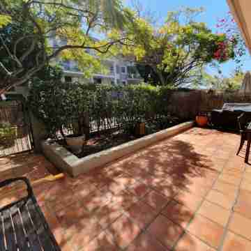 2Br Beautiful River Retreat Pool Wine Gym Netflix Hotel Exterior