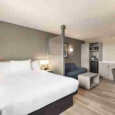 Microtel Inn & Suites Montreal Airport-Dorval QC Rooms