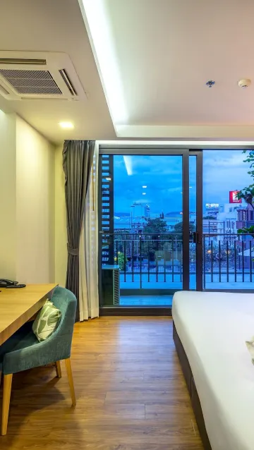 ห้องดีลักซ์ พร้อมวิวสระว่ายน้ำ