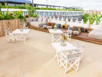Be Playa Hotel Boutique & Rooftop Bar Отели рядом с достопримечательностью «Пляжный клуб Kool»