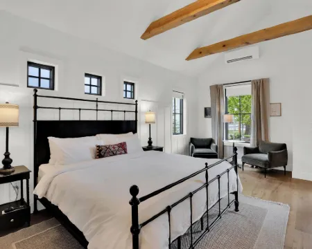 The Scout Boutique Cottages Hotels in Sisters