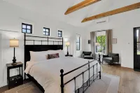 The Scout Boutique Cottages Hotels in Sisters