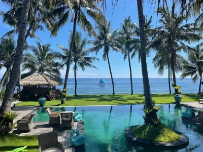 Louka Beach Bali Отели в г. Сингараджа