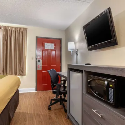 Econo Lodge Hotels near Amazon.com Fulfillment Center