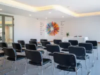The Blue Mavi Hotel Отели рядом с достопримечательностью «Ват-Чалонг»