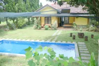 Villa ChavaMinerva Hanni Ciater with Pool - Villas
