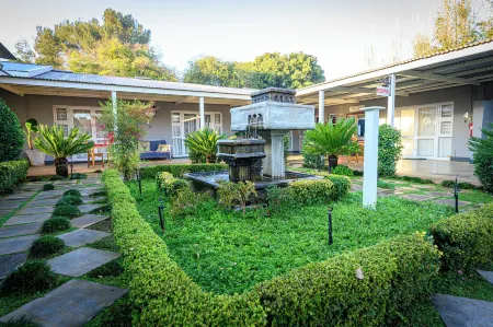 Graceland Guesthouse Отели в г. Почефструм